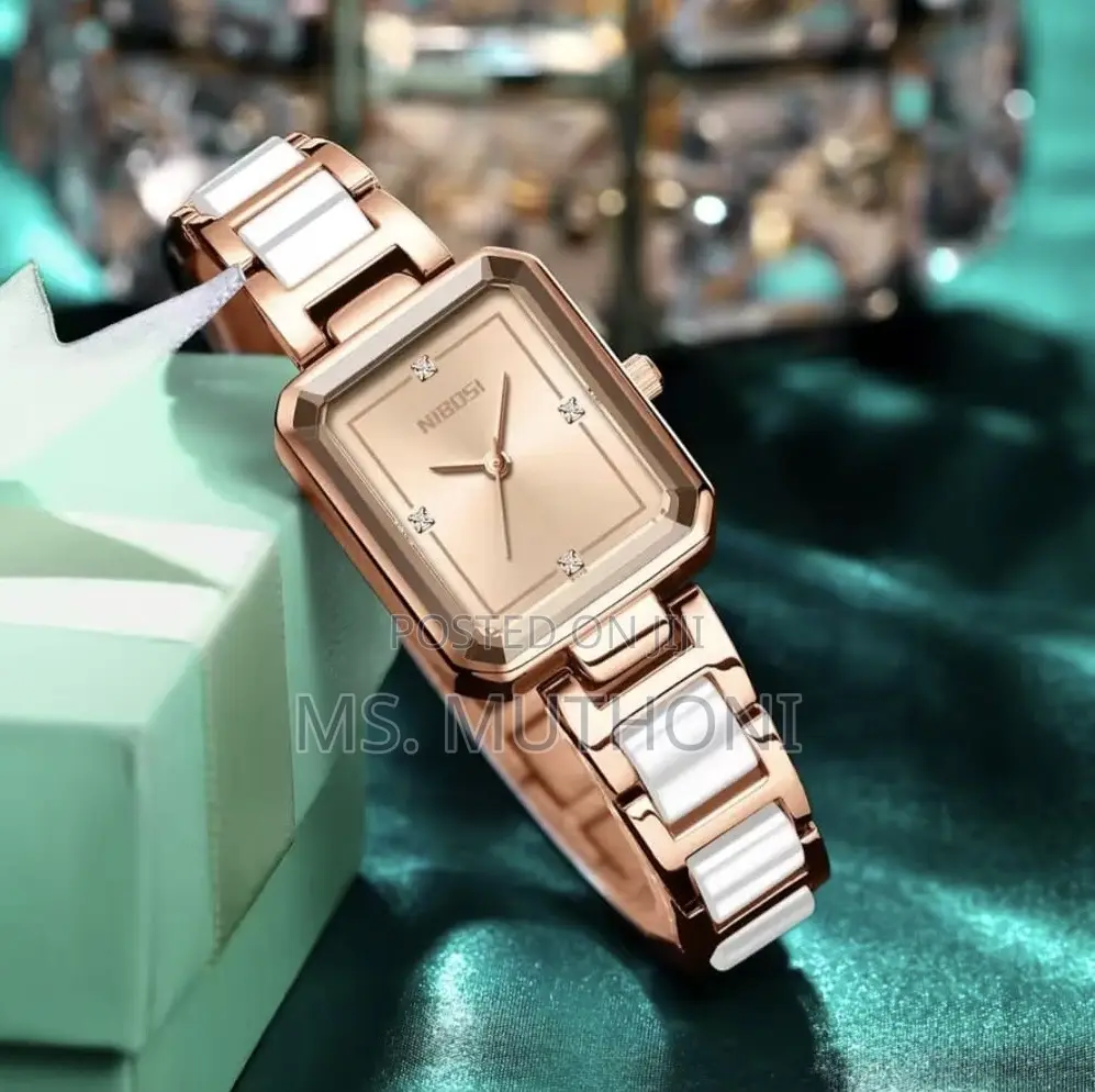 Beautiful Women's Analog Quartz Diamond Wrist Watch