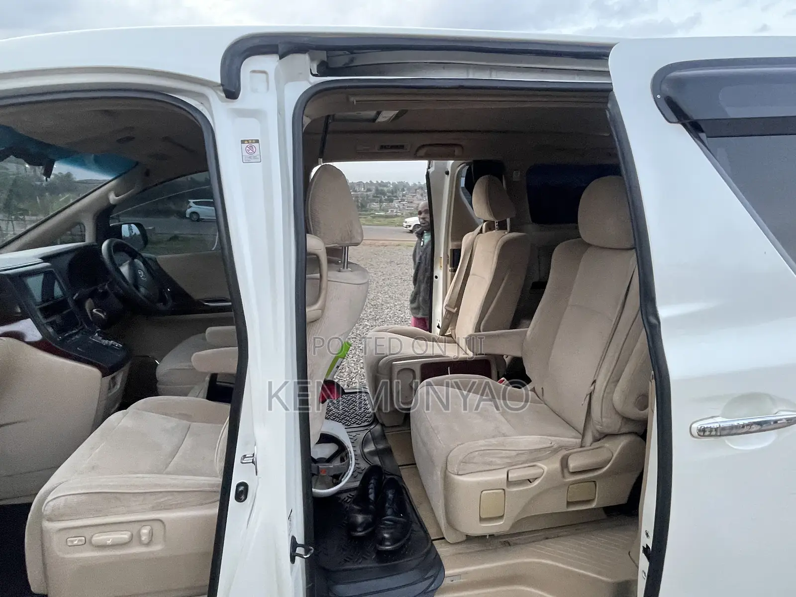 Toyota Vellfire 2009 White