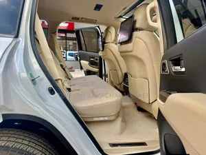 Toyota Land Cruiser 3.3 Diesel 4WD 2022 White