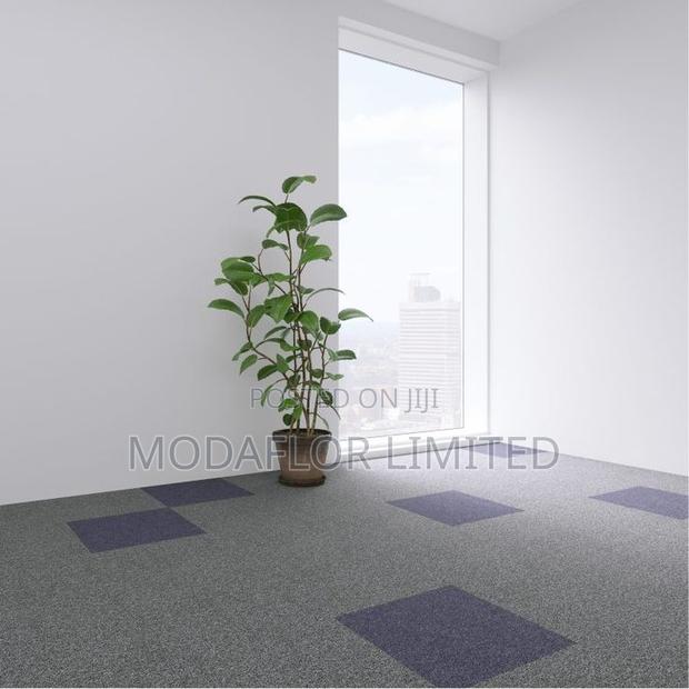 High Quality Plain Carpet Tiles – Suitable for Corporate Use
