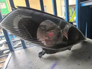 Nissan Wingroad Y11 Non Xenon Headlights