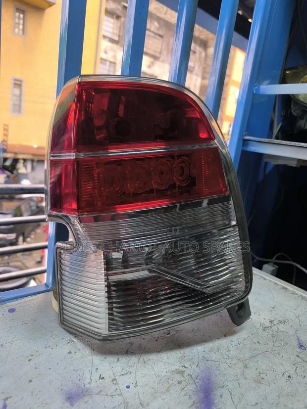 Toyota Spade Taillight - thumbnail 3