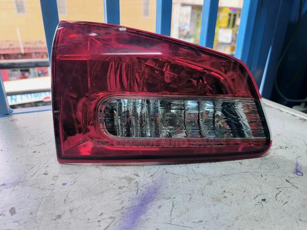 Nissan Wingroad Y12 Bootlights