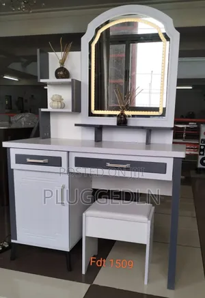 Executive Big Dressing Table With Sliding Mirror
