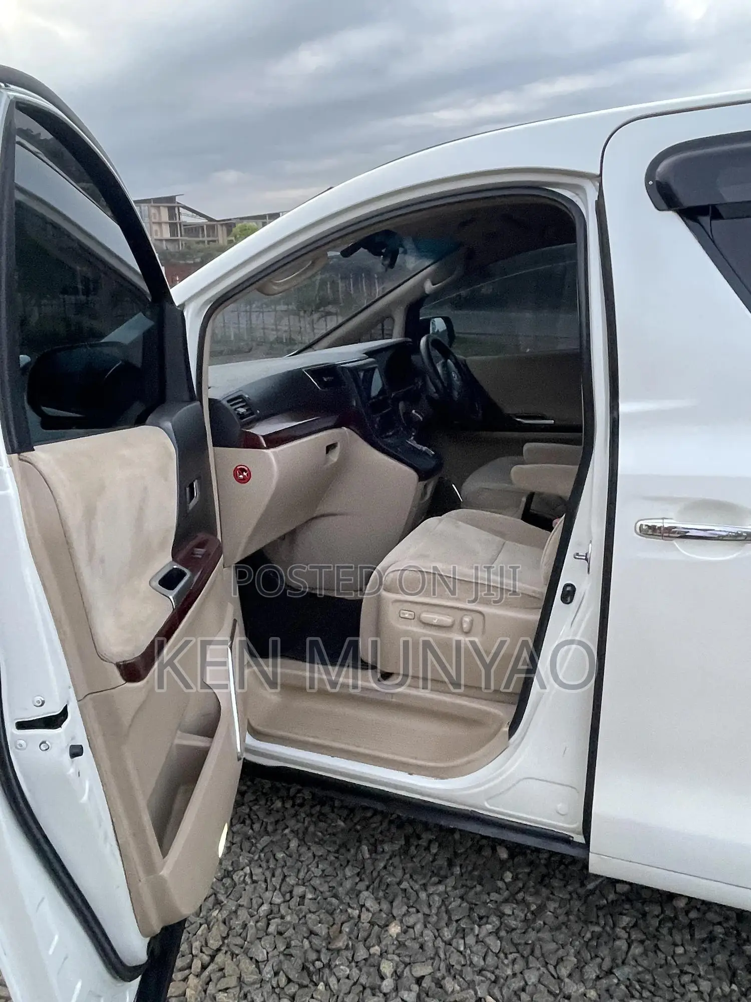 Toyota Vellfire 2009 White