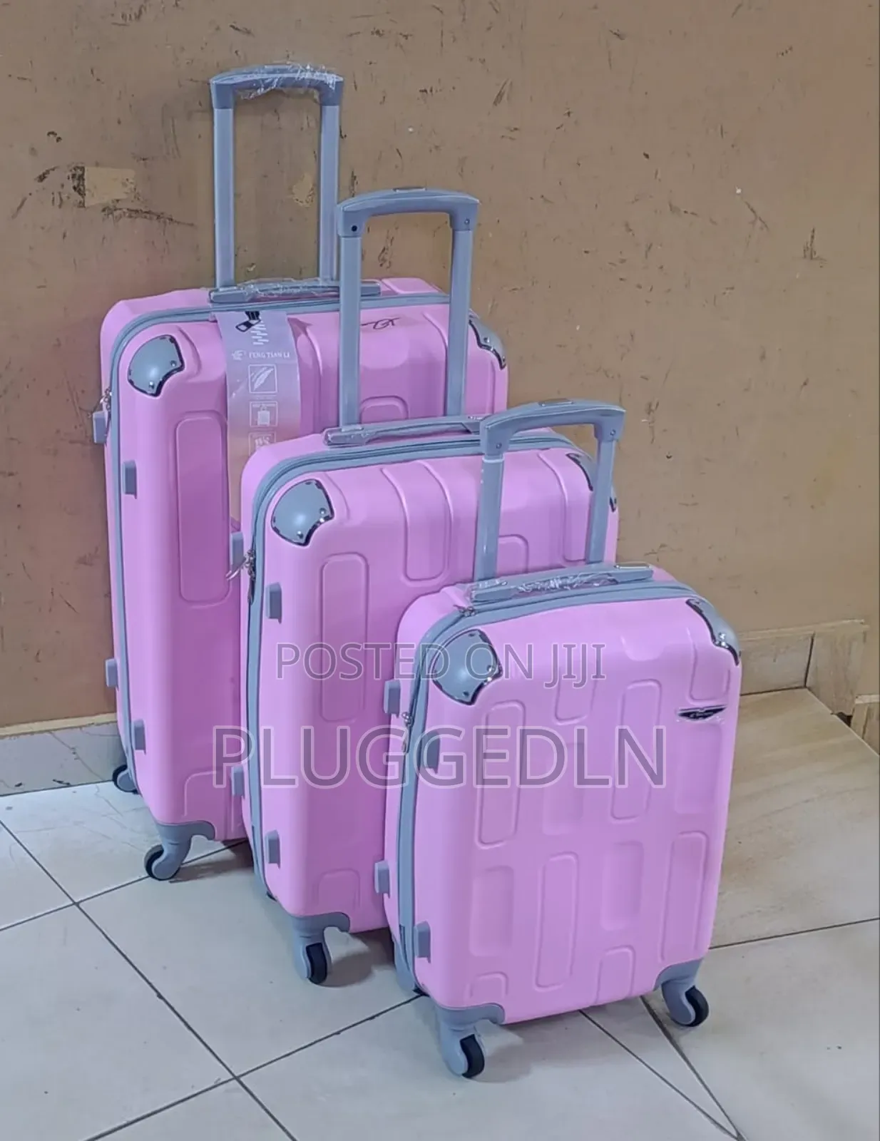 3 in 1 Luxurious Fibre Suitcase* - Size 4.