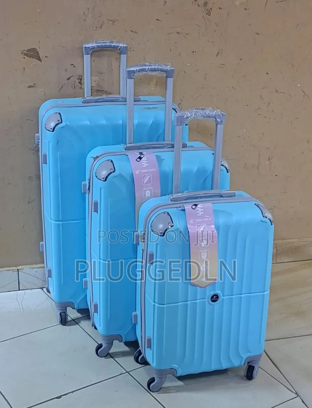 3 in 1 Luxurious Fibre Suitcase* - Size 4.