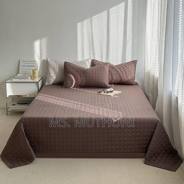 Premium Bedspread Set Bedspread + 3 Pillowcases