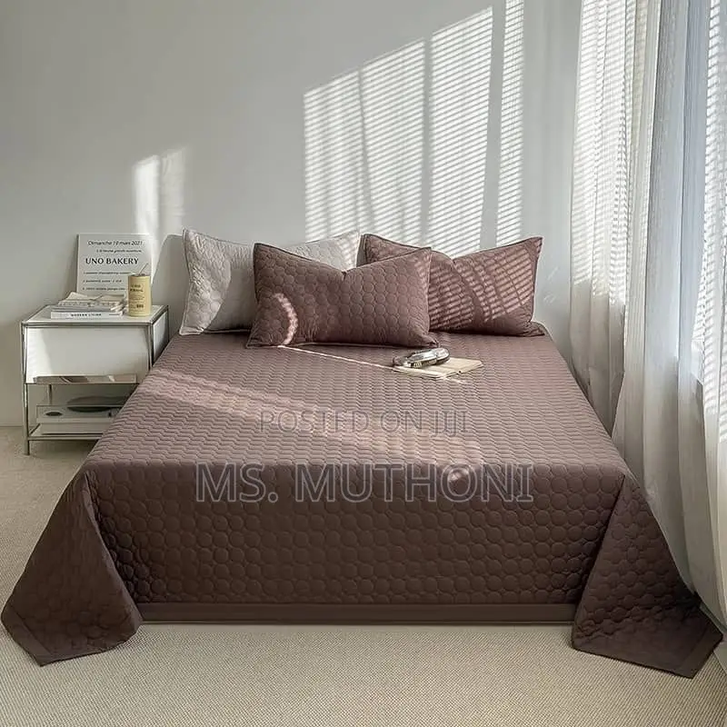 Premium Bedspread Set Bedspread + 3 Pillowcases