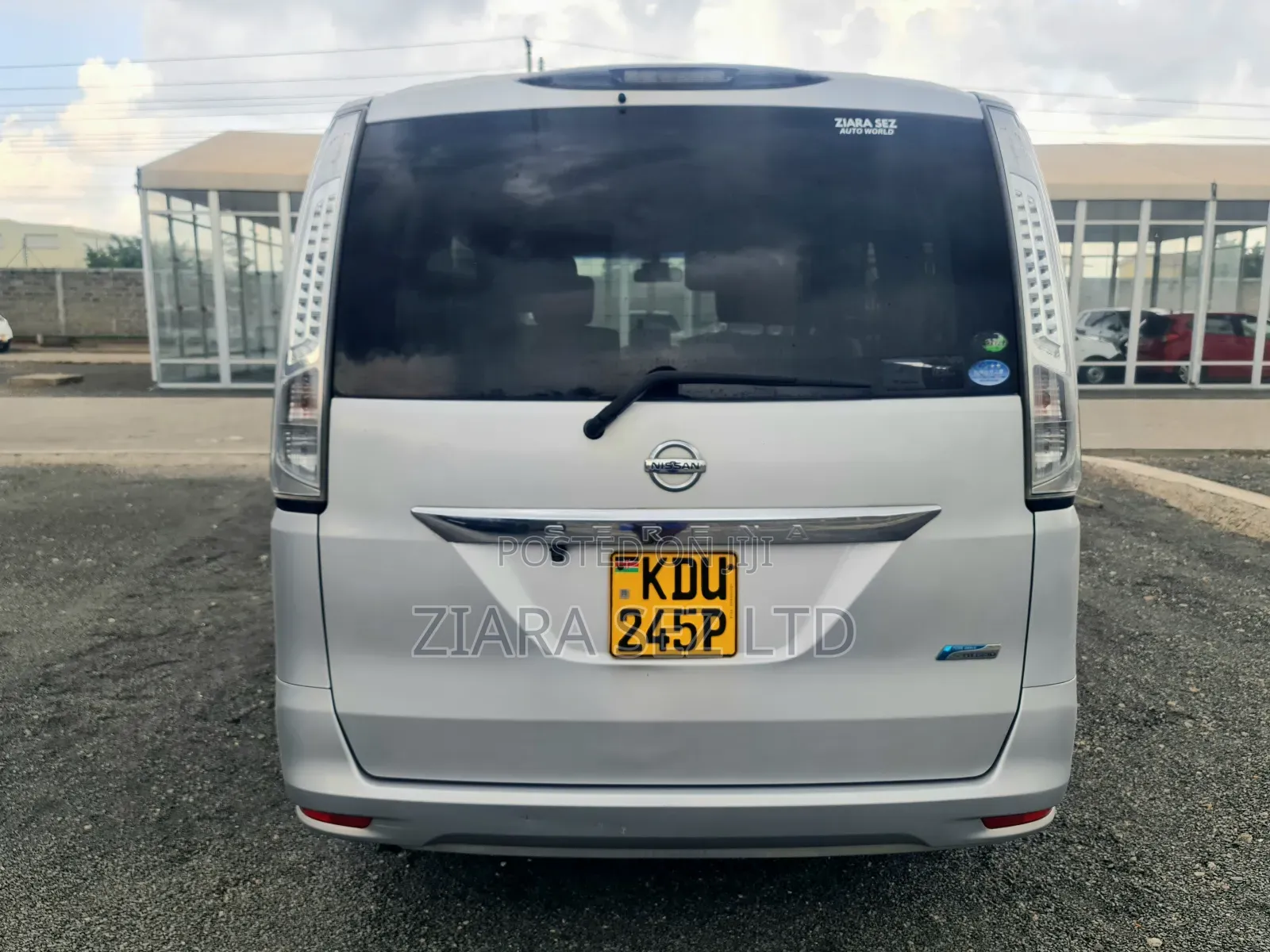 Nissan Serena 2015 Silver
