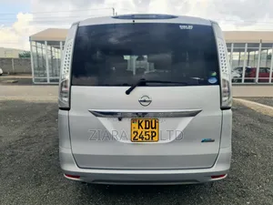 Nissan Serena 2015 Silver