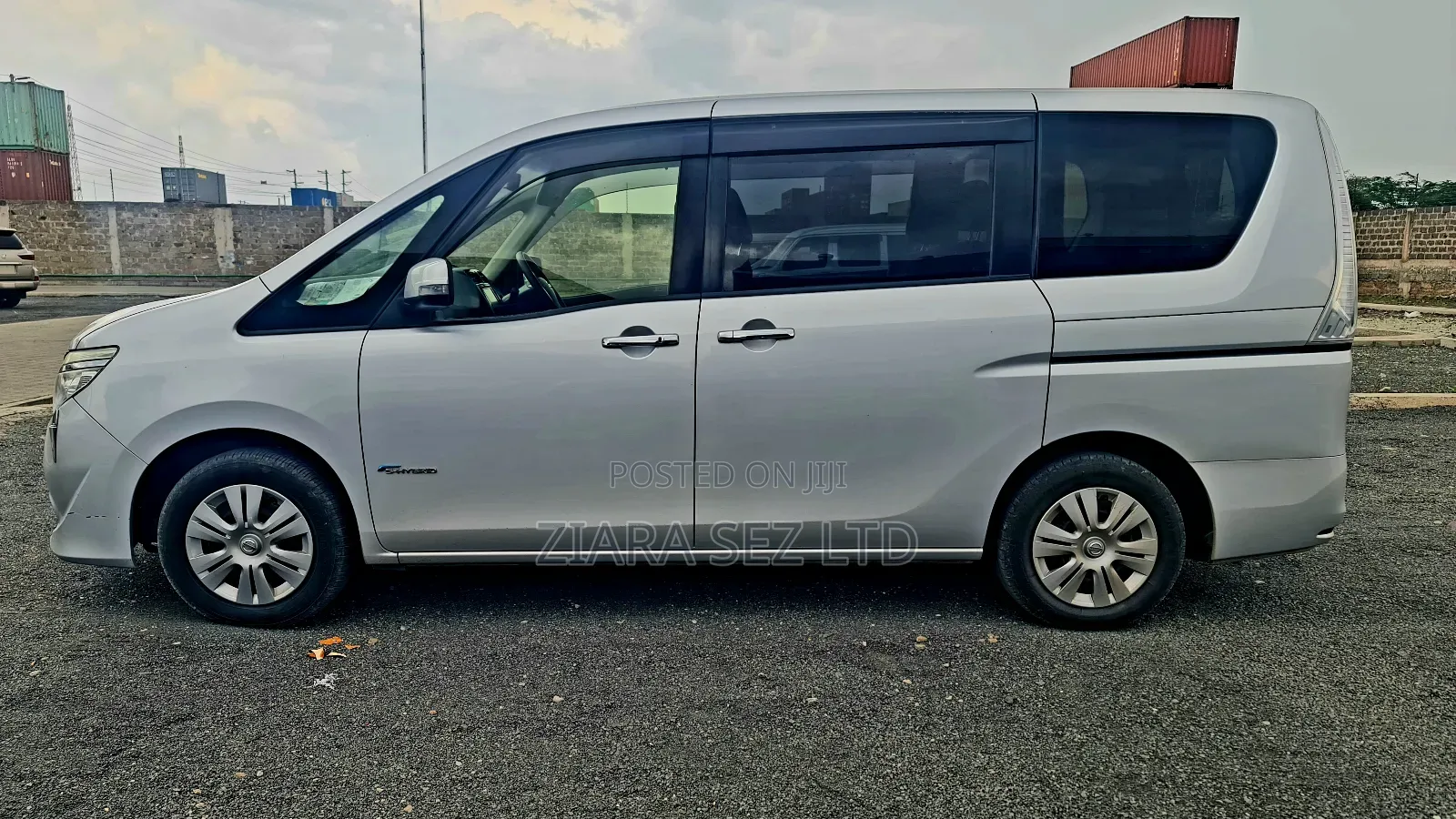 Nissan Serena 2015 Silver