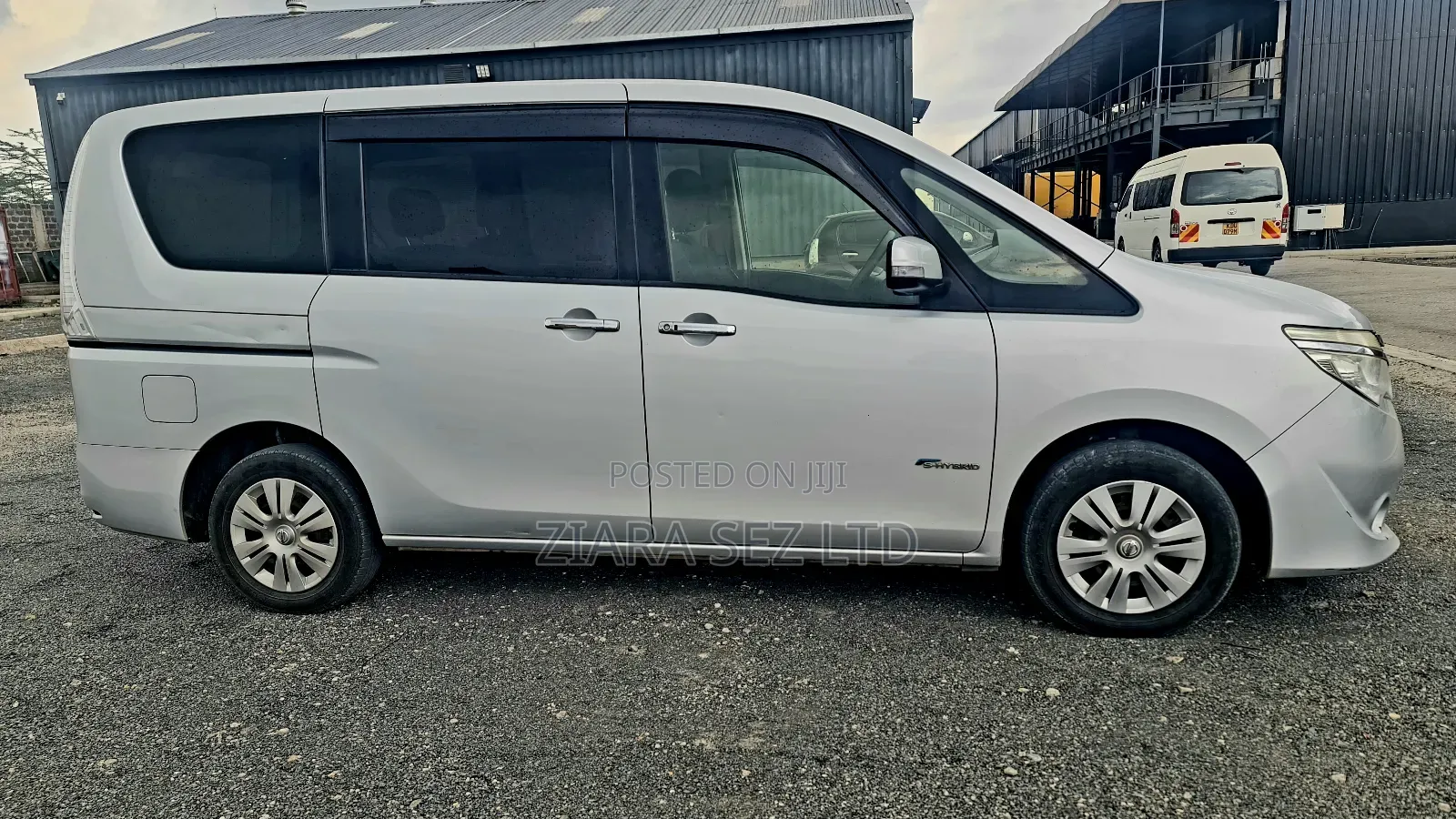 Nissan Serena 2015 Silver