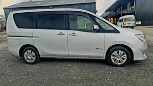 Nissan Serena 2015 Silver