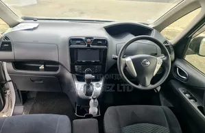 Nissan Serena 2015 Silver