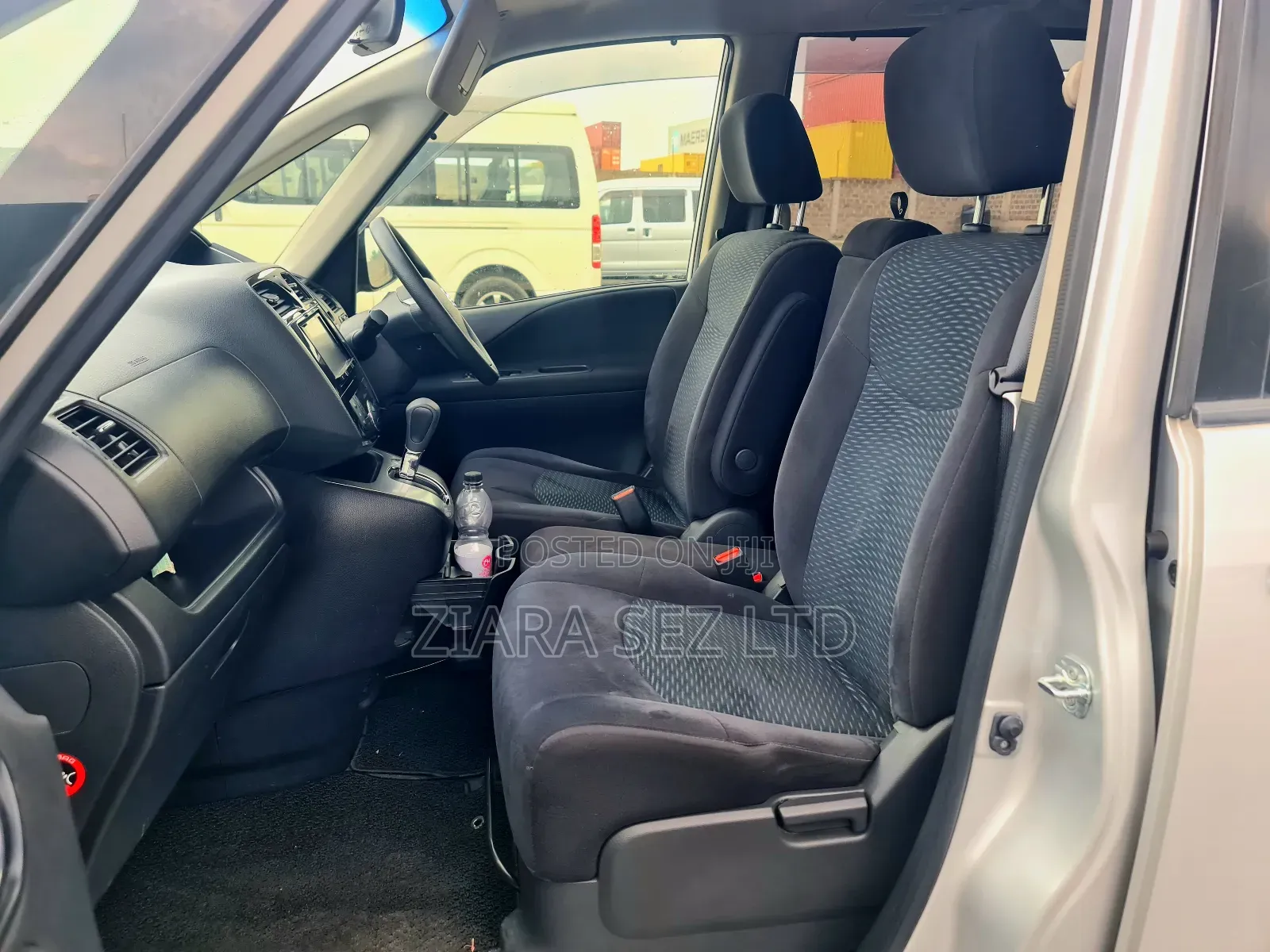 Nissan Serena 2015 Silver
