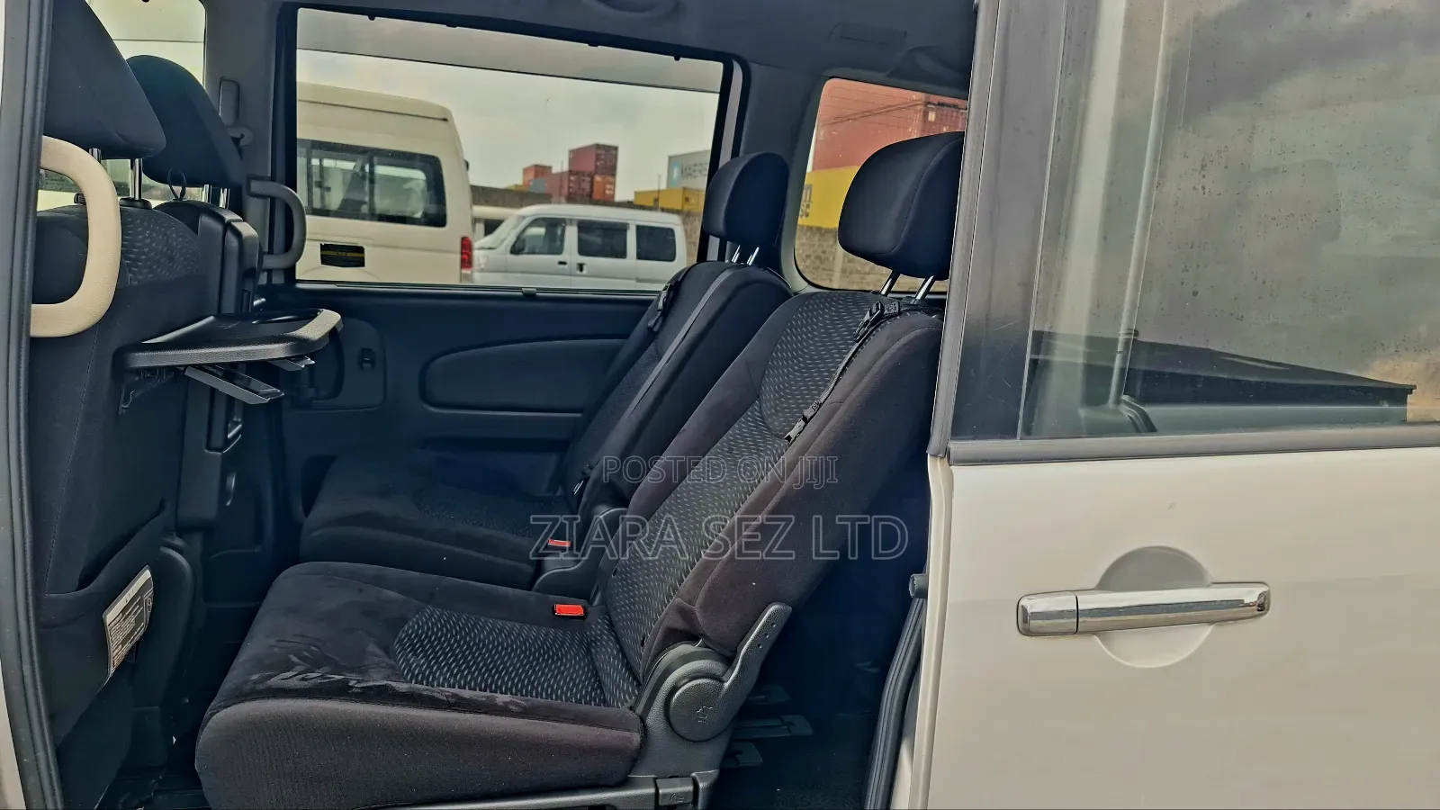 Nissan Serena 2015 Silver