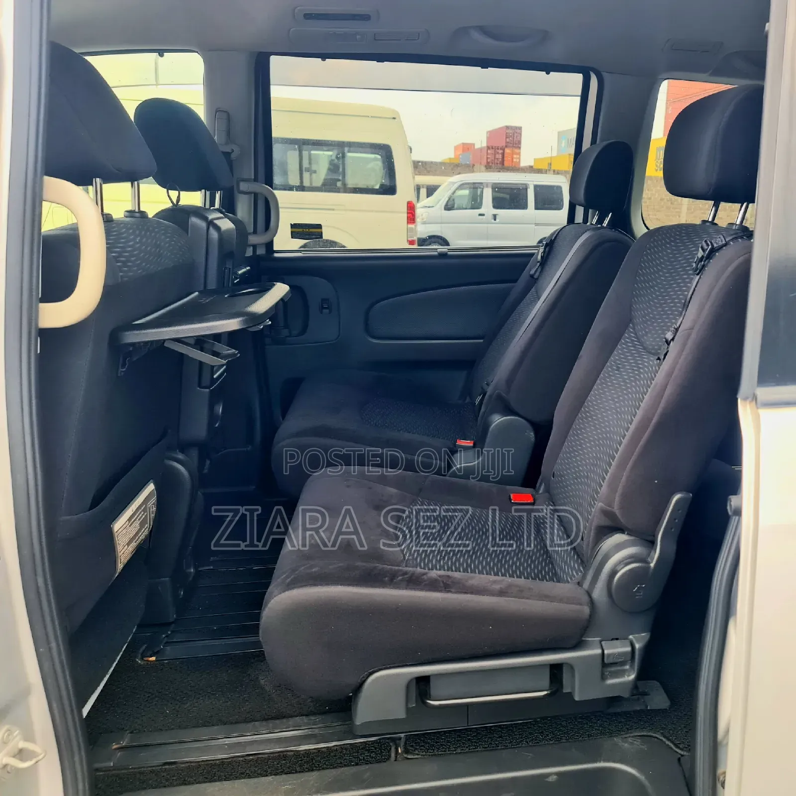 Nissan Serena 2015 Silver