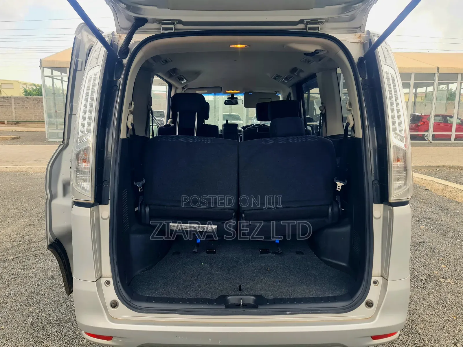 Nissan Serena 2015 Silver