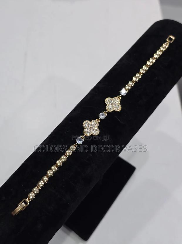Timelse's Gold Bracelets for Every Occasion - thumbnail 2