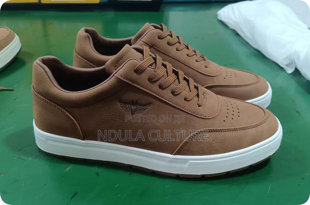 Right Man Casuals - thumbnail 2