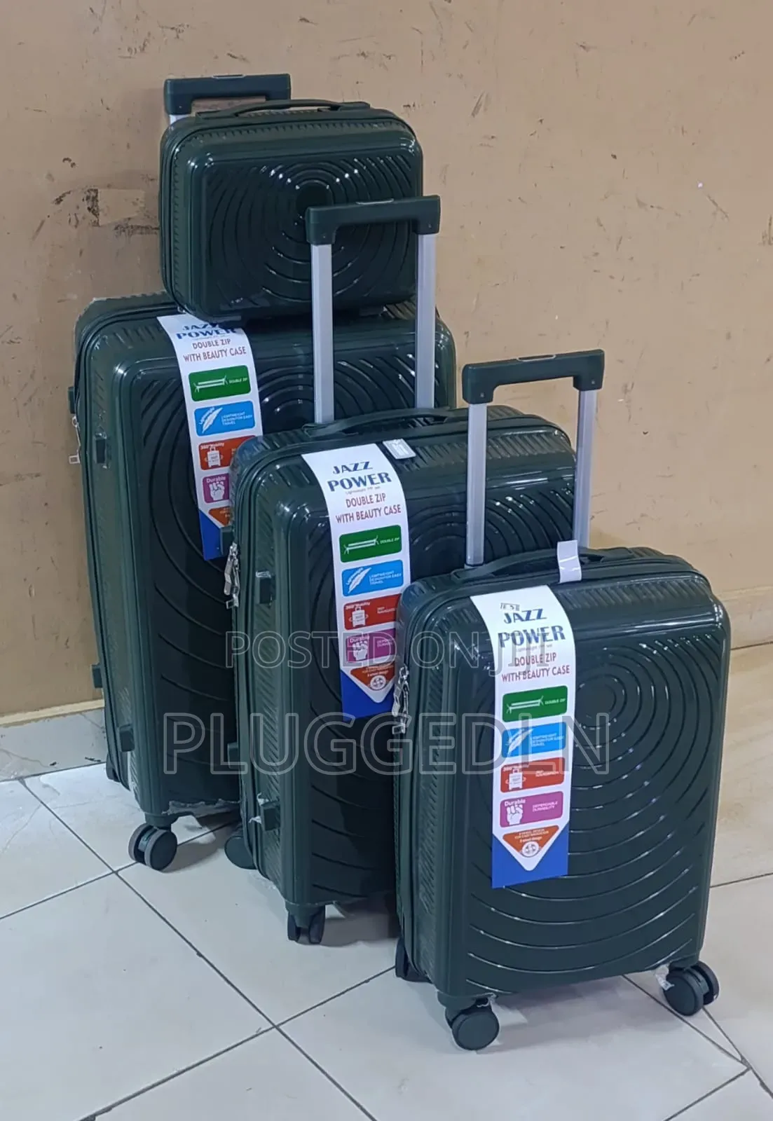 *4 in 1 Luxurious Unbreakable Suitcase*