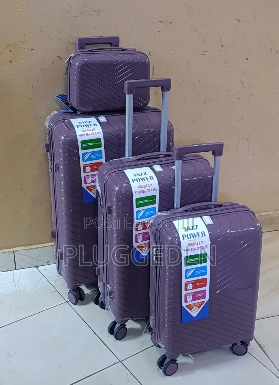 *4 in 1 Luxurious Unbreakable Suitcase*