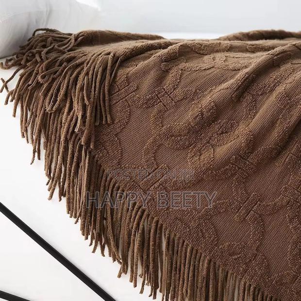 Throw Blanket With Tassel - thumbnail 2