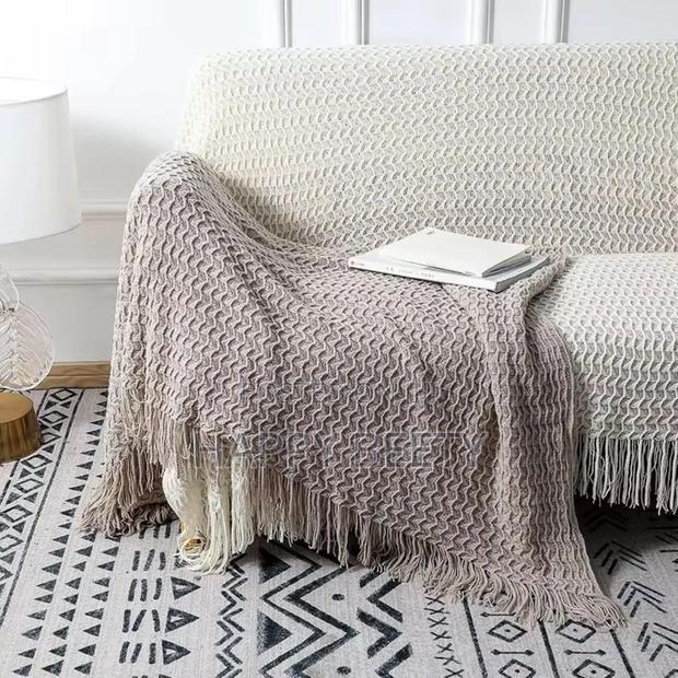 Soft Knitted Throw Blanket - thumbnail 2