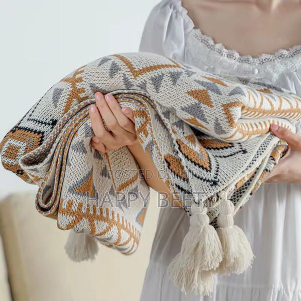 Soft Knitted Throw Blanket - thumbnail 3