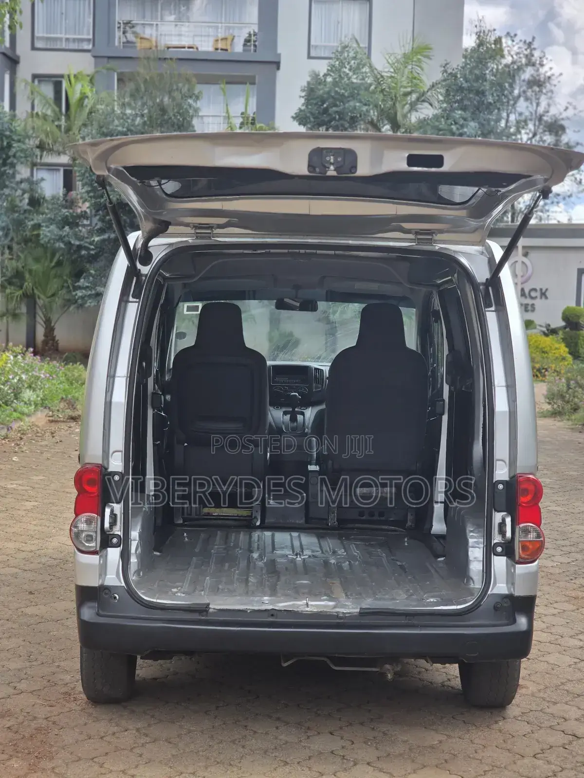 Nissan NV200 2011 Silver