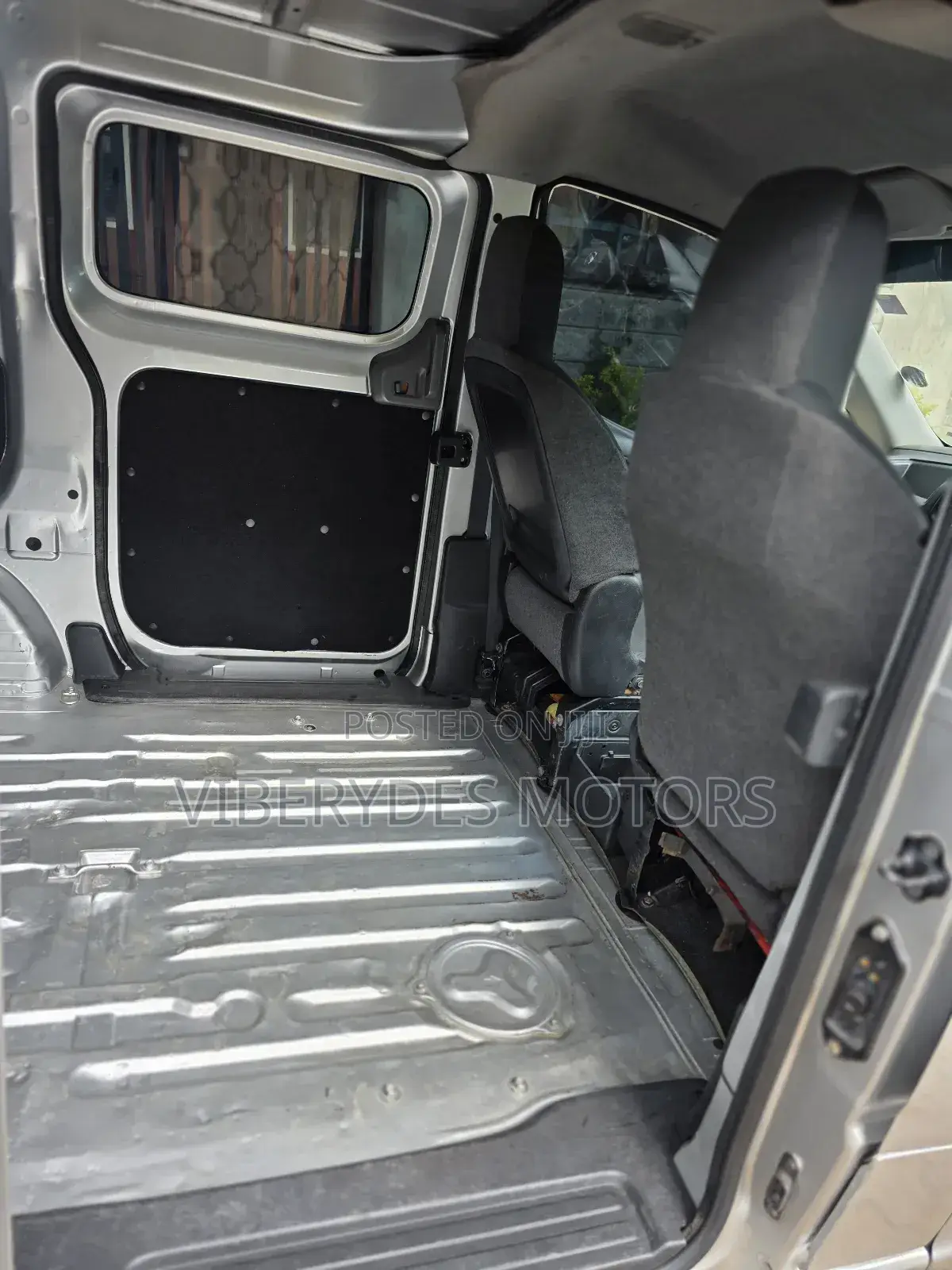 Nissan NV200 2011 Silver