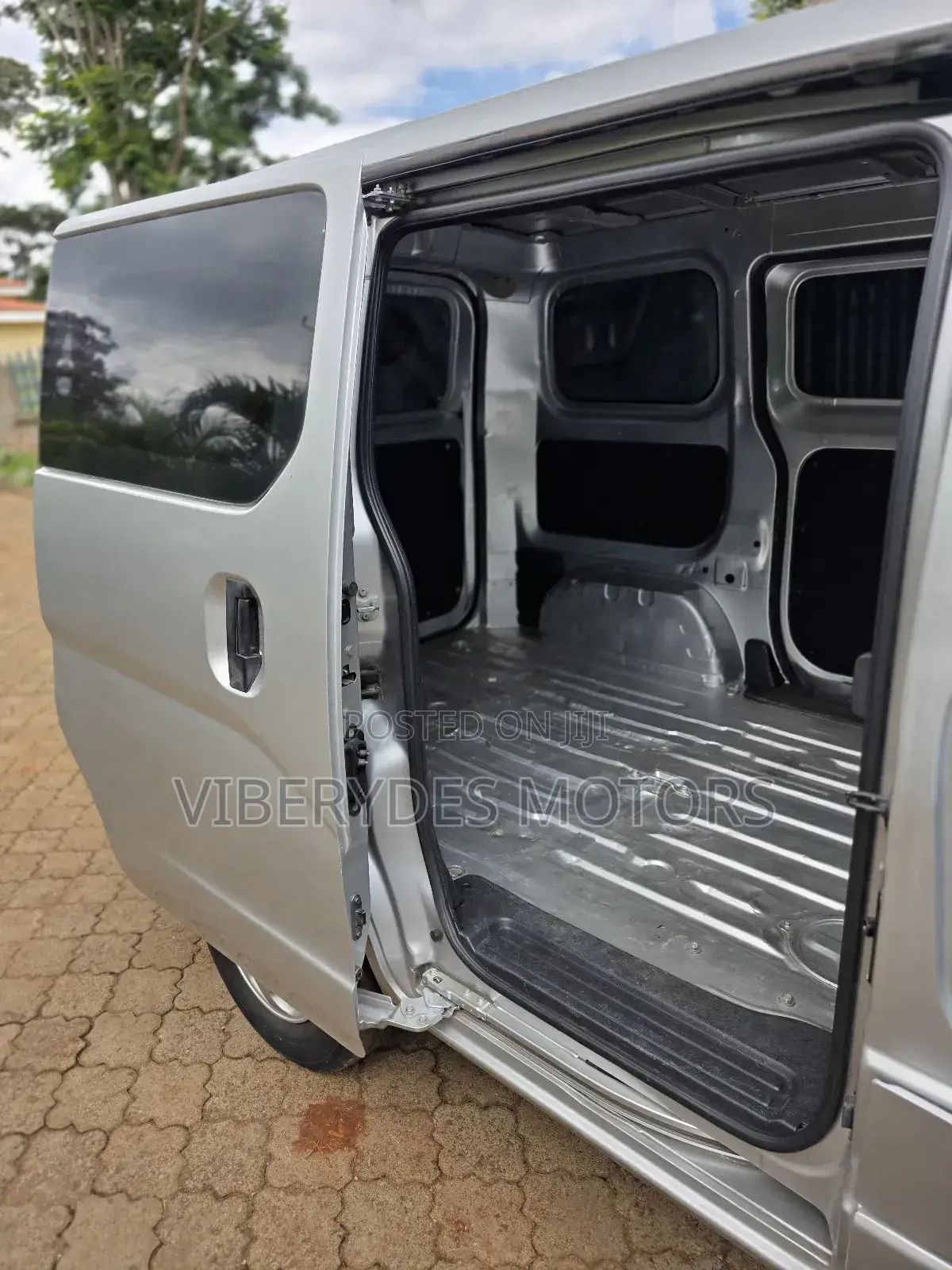 Nissan NV200 2011 Silver