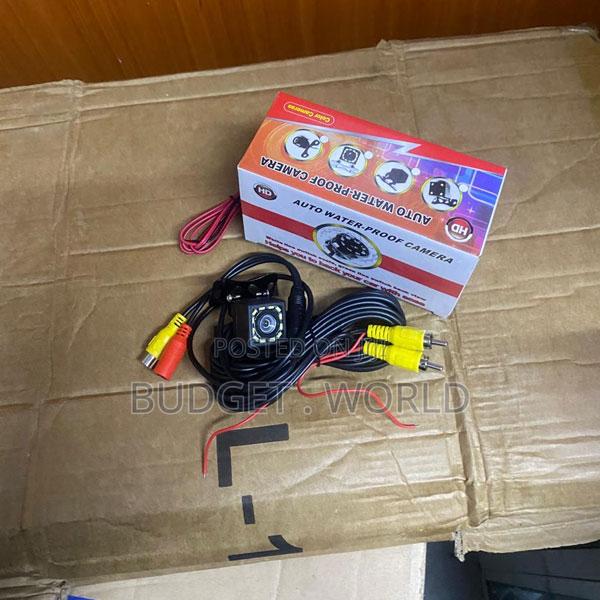 . High-Performance Reverse Camera – 4 Led Night Assist