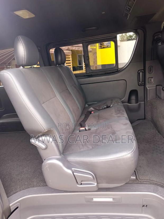 Toyota HiAce 2020 Black - thumbnail 15