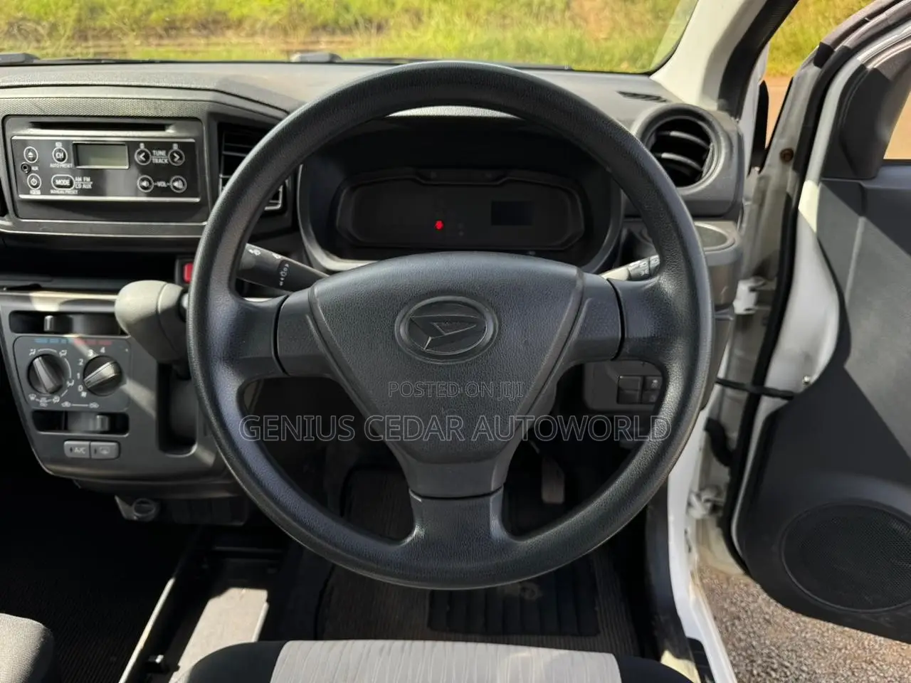 Daihatsu Mira 2019