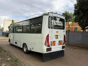 Isuzu NQR 2021 White
