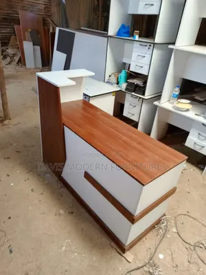 Edgeline Desk.