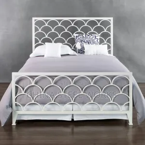 Simple Metalic Bed