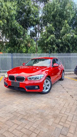 BMW 118i 2018 Red