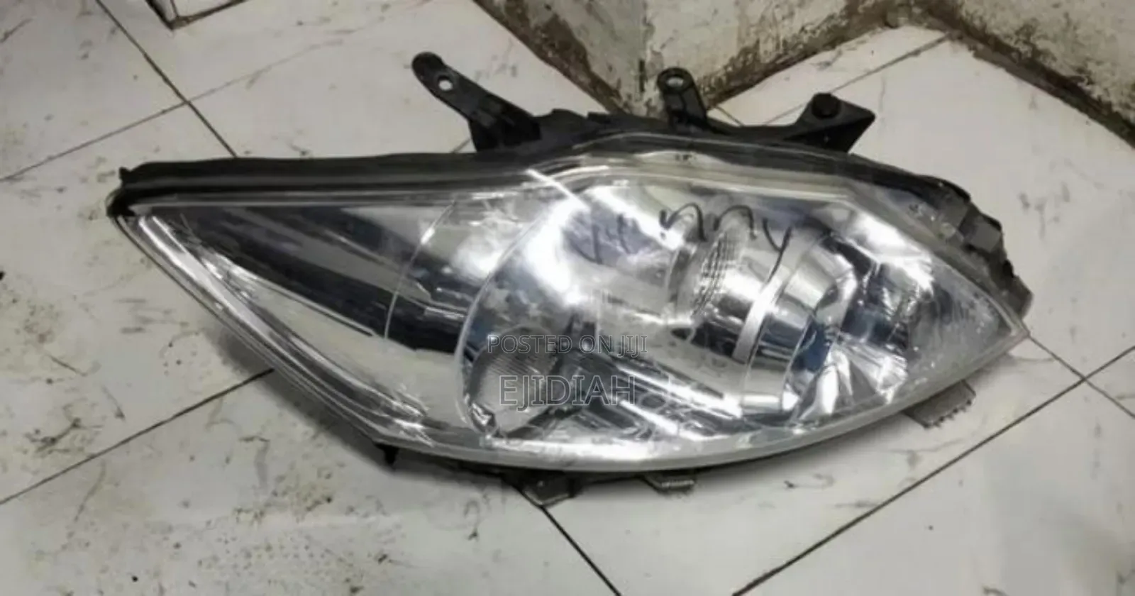 Auris Headlights