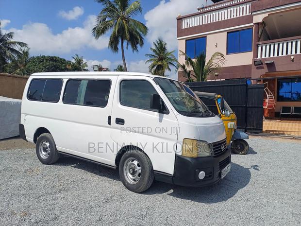Nissan Caravan (Urvan) 2013 White - thumbnail 4