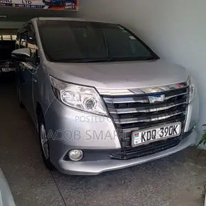 Toyota Noah 2017 Silver