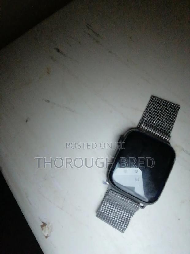 Apple Smart Watch - thumbnail 2