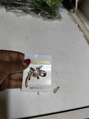 Brooches Affordable and Classy - thumbnail 2
