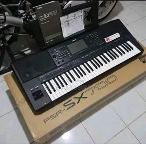 Yamaha PSR Sx 700