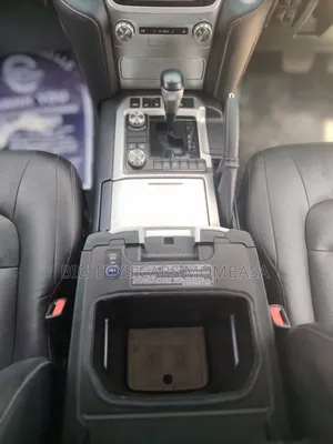 Toyota Land Cruiser 2018 White