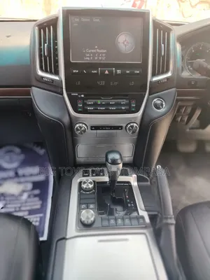 Toyota Land Cruiser 2018 White