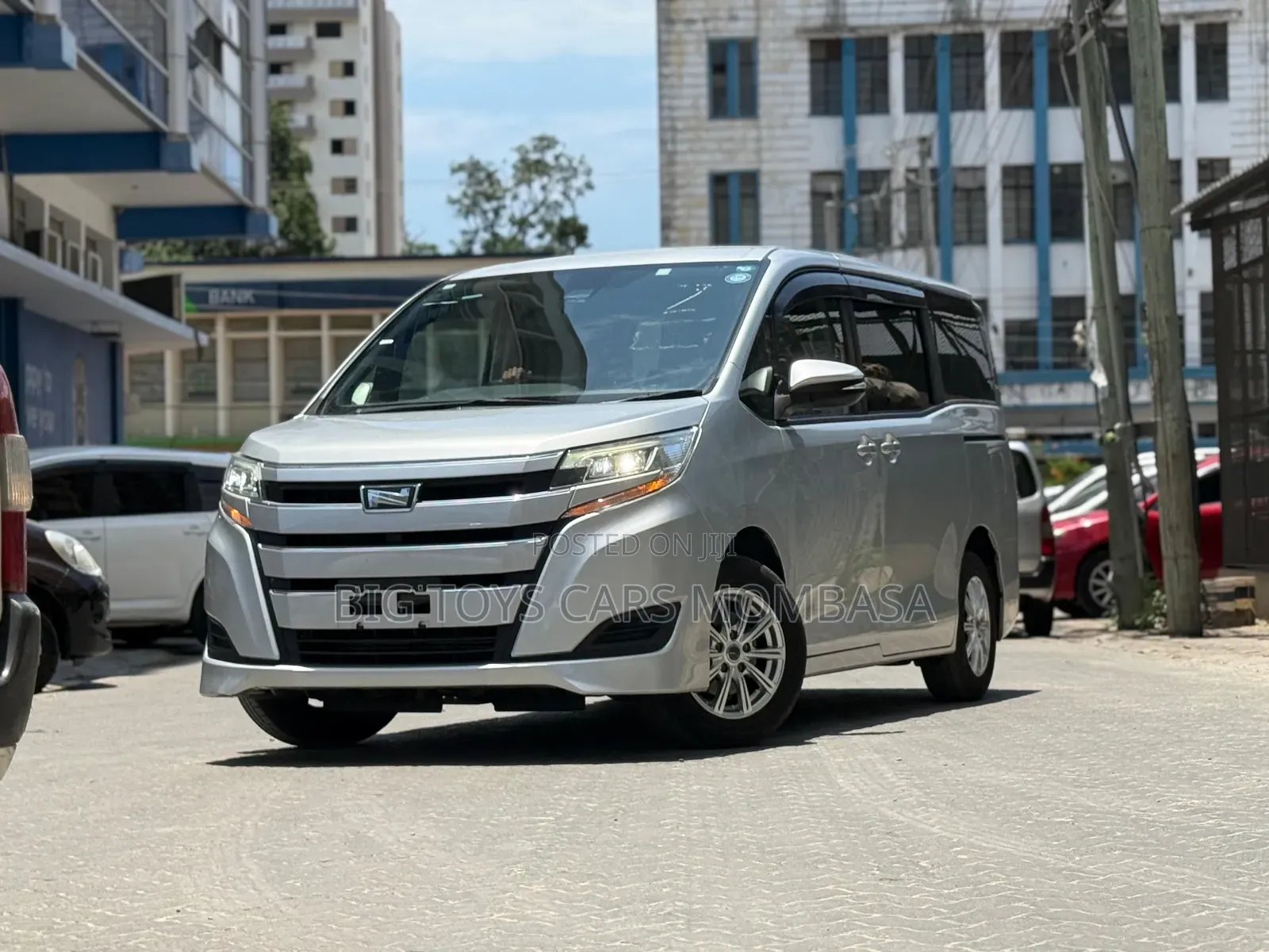 Toyota Noah 2020 Silver