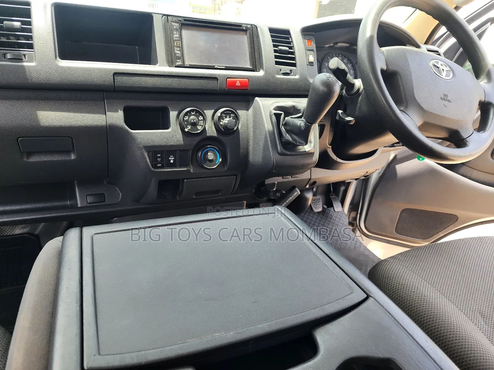 Toyota HiAce 2019 Silver